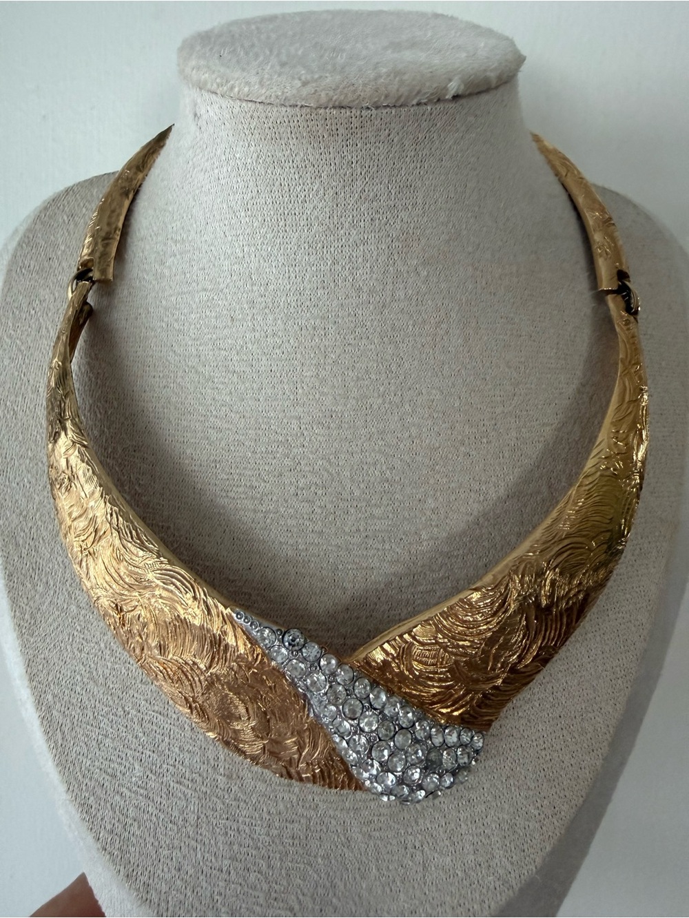 Vintage Textured Gold-Tone Collar Necklace with Crystal Accent - Women Jewelry